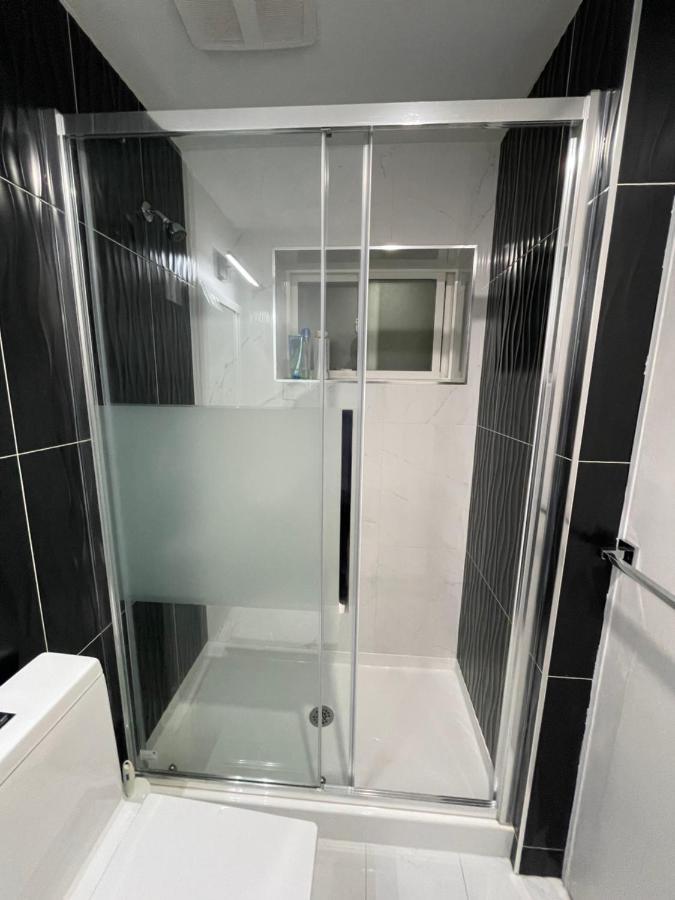 Modern & Luxurious Suites In Surrey Luaran gambar