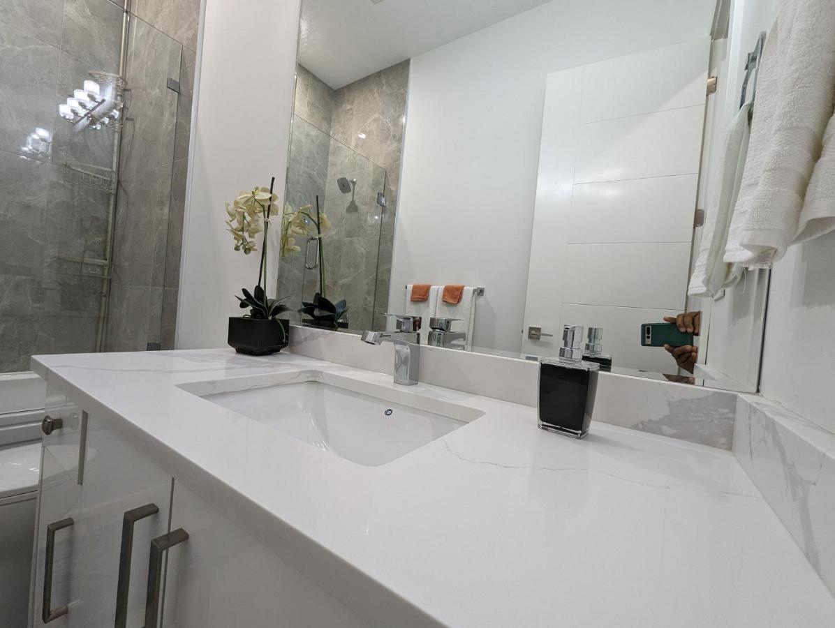 Modern & Luxurious Suites In Surrey Luaran gambar