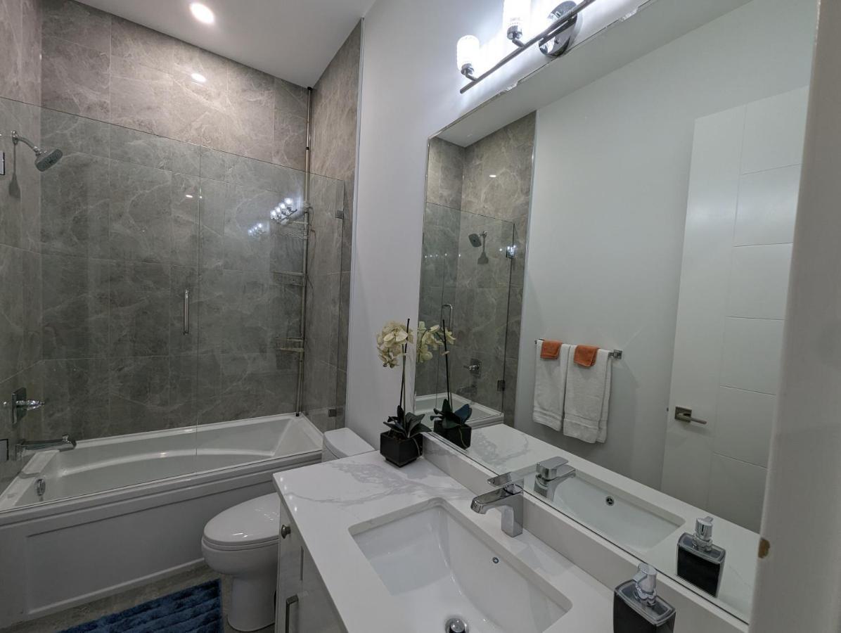 Modern & Luxurious Suites In Surrey Luaran gambar