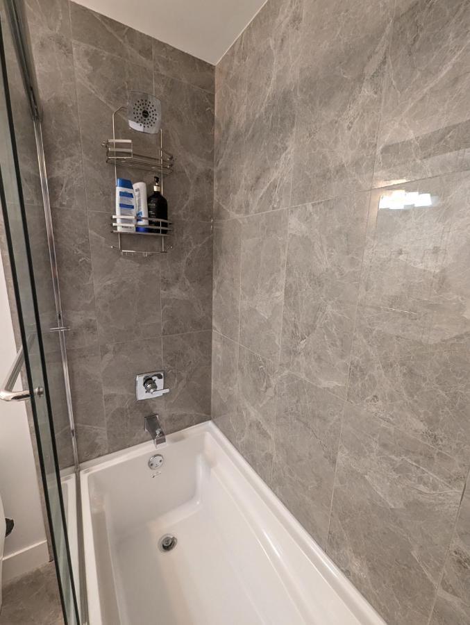 Modern & Luxurious Suites In Surrey Luaran gambar
